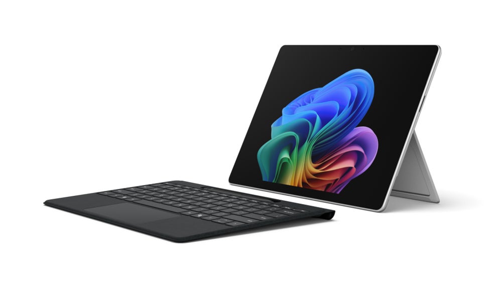 صفحه کلید اختیاری را می توان به Surface Pro 11 وصل کرد یا به صورت بی سیم استفاده شد.